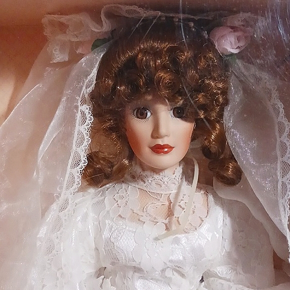 Limited Edition! Soft Expressions Hand Painted Fine Bisque Porcelain Bride Doll - Picture 15 of 15